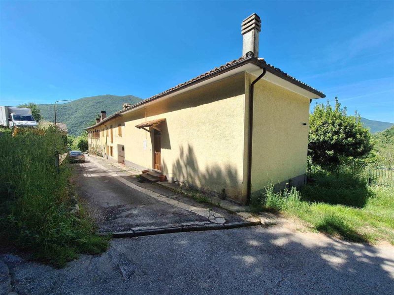 Terraced house in Pioraco