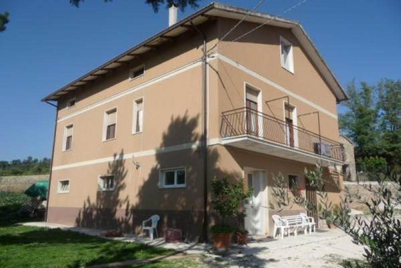 Vrijstaande woning in San Severino Marche