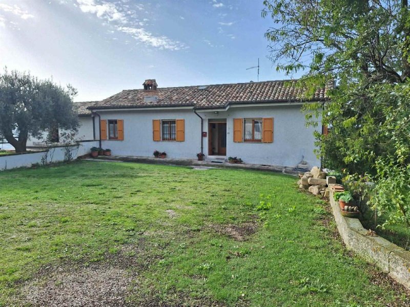 Casa semi indipendente a San Severino Marche