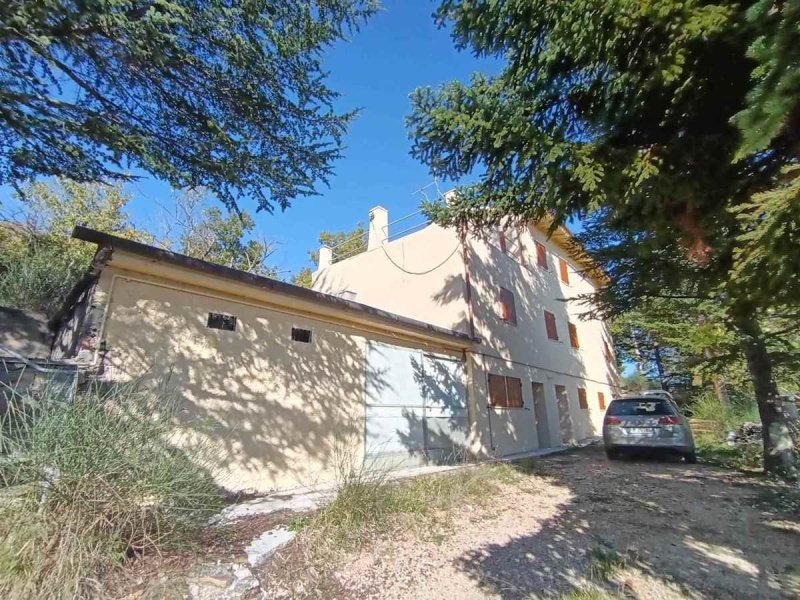 Отдельно стоящий дом в Сан-Северино-Марке