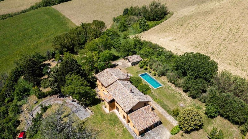 Moradia em San Severino Marche