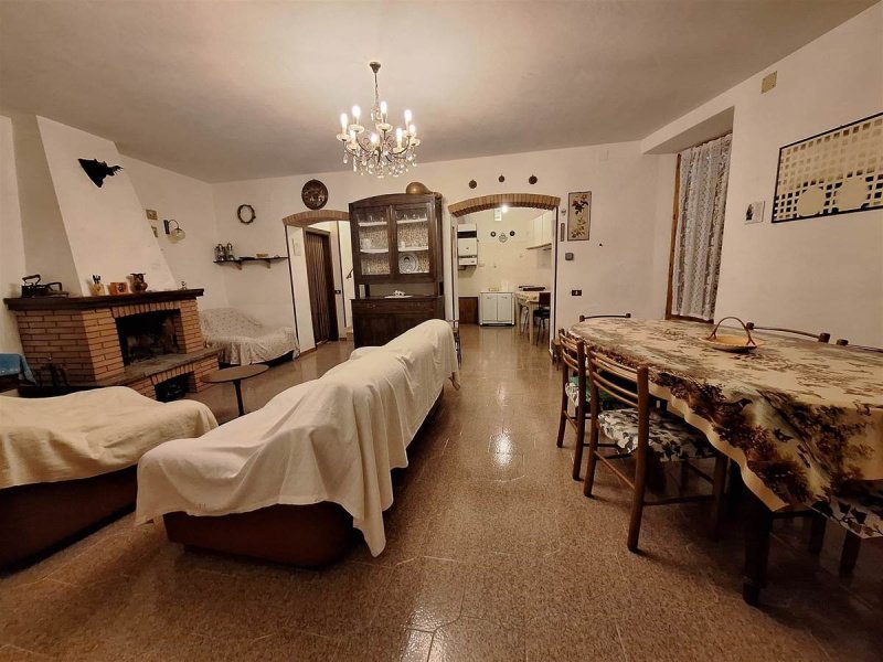 Casa semi indipendente a Castelraimondo