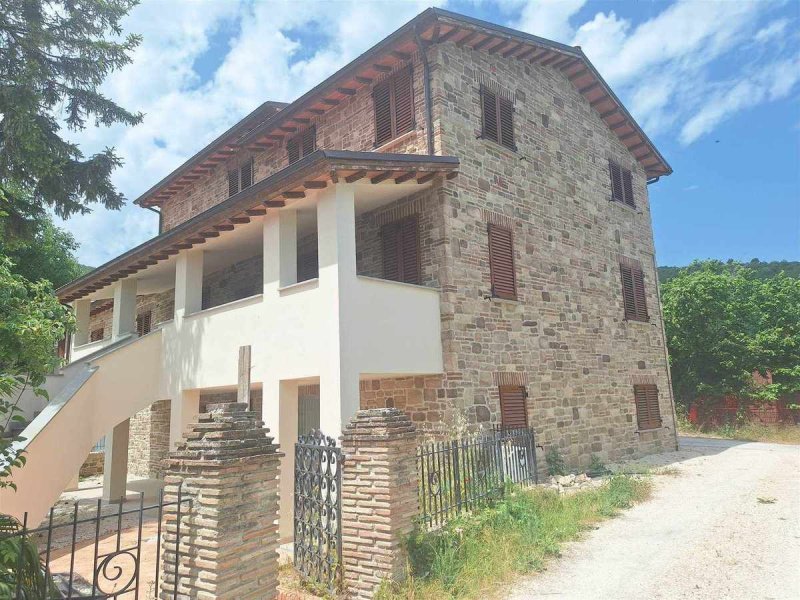 Casa semi indipendente a San Severino Marche