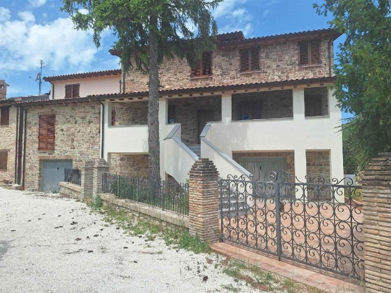 Casa semi indipendente a San Severino Marche