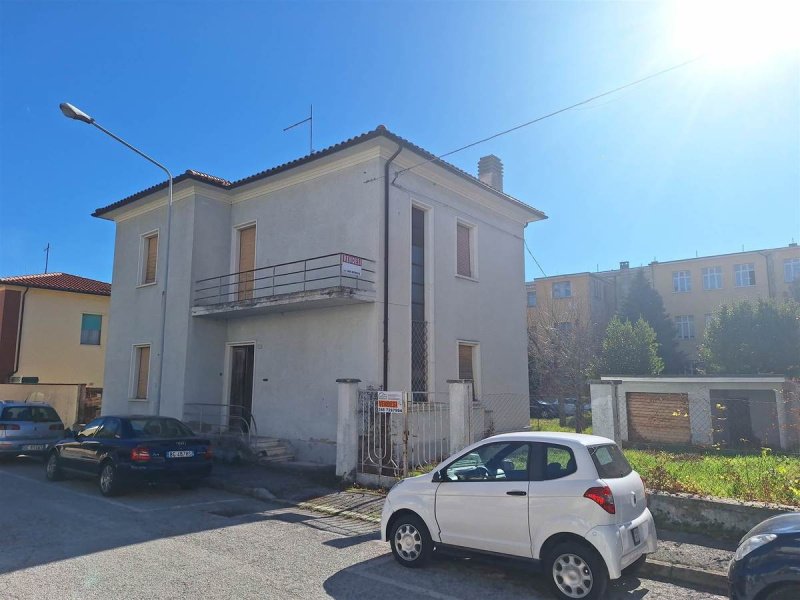 Einfamilienhaus in San Severino Marche
