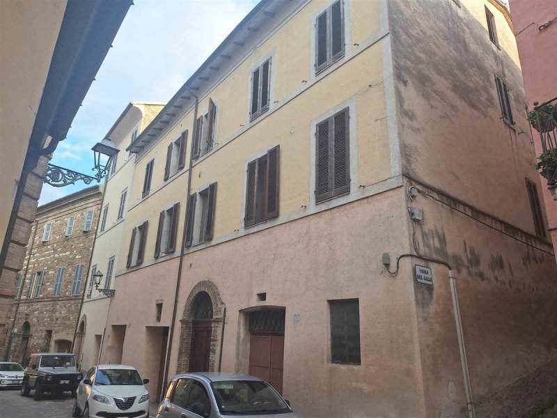 Многоквартирный дом в Сан-Северино-Марке