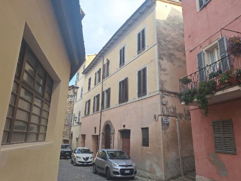 Многоквартирный дом в Сан-Северино-Марке