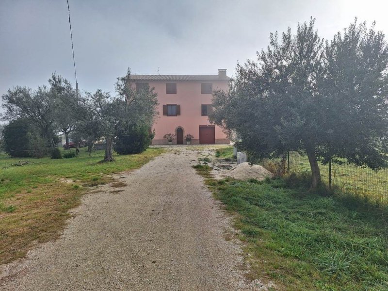 Klein huisje op het platteland in San Severino Marche