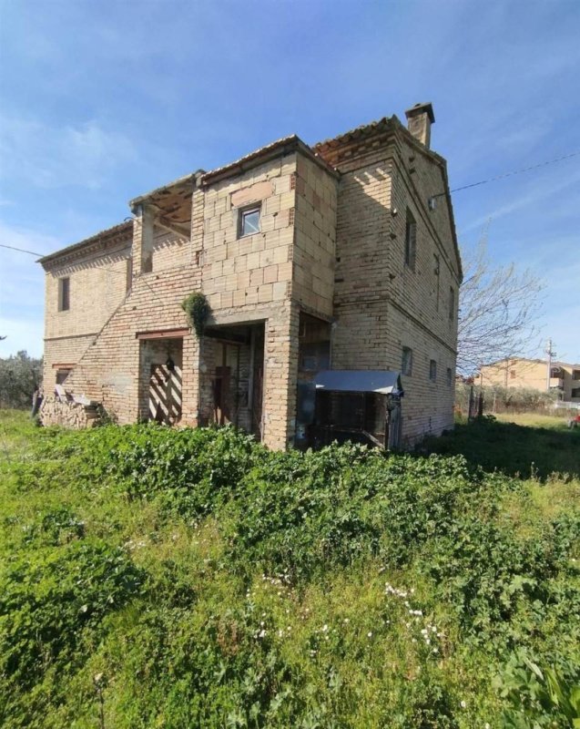 Klein huisje op het platteland in Recanati