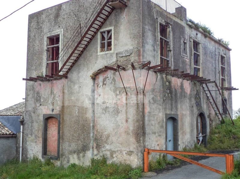 Klein huisje op het platteland in Zafferana Etnea