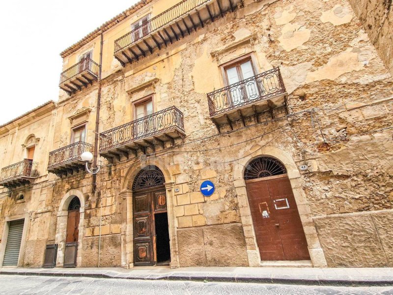 Edificio en Gela