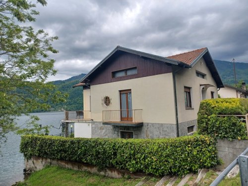 Vrijstaande woning in Pettenasco