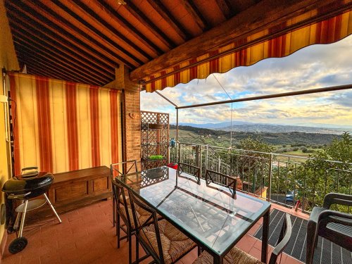 Self-contained apartment in Riparbella