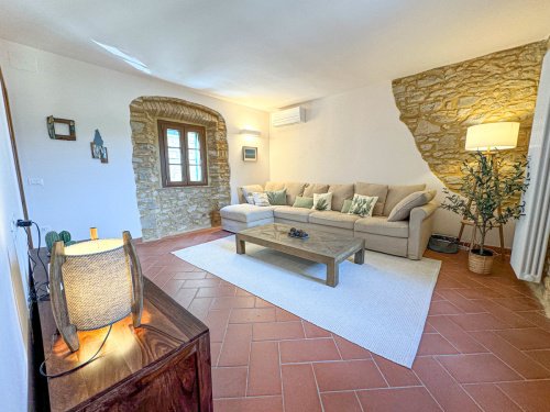 Self-contained apartment in Casale Marittimo