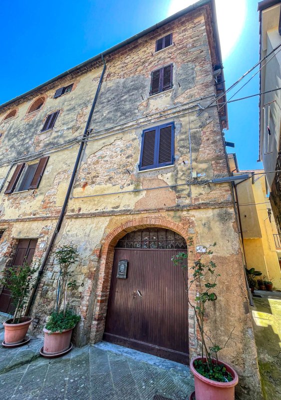 Self-contained apartment in Chianni