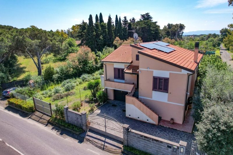 Casa indipendente a Cecina