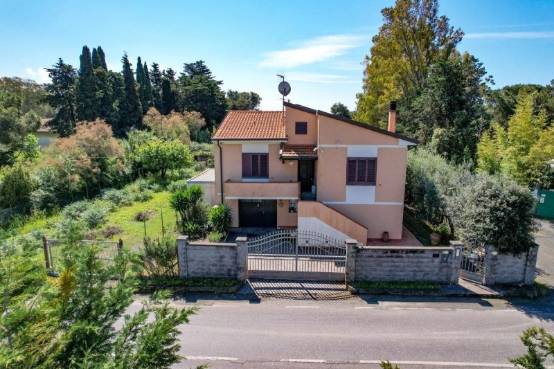 Casa indipendente a Cecina