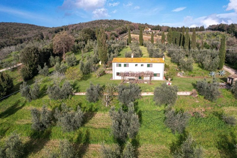 Klein huisje op het platteland in Castagneto Carducci