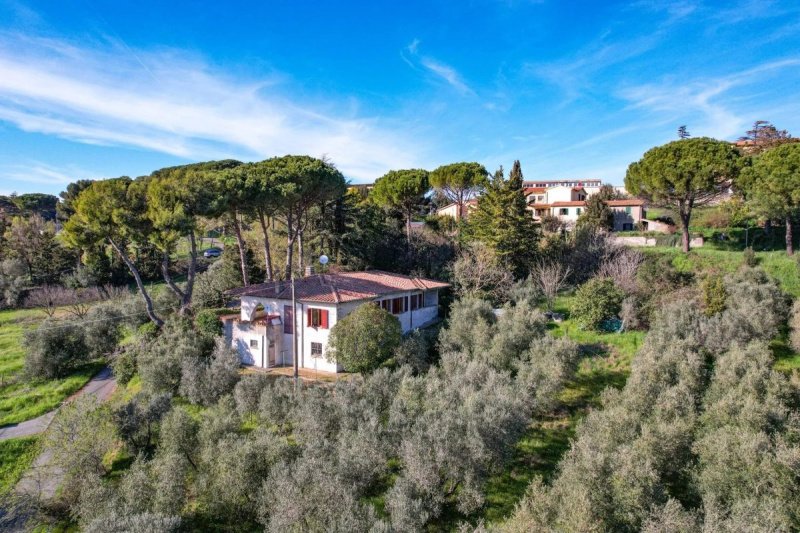 Villa in Montescudaio