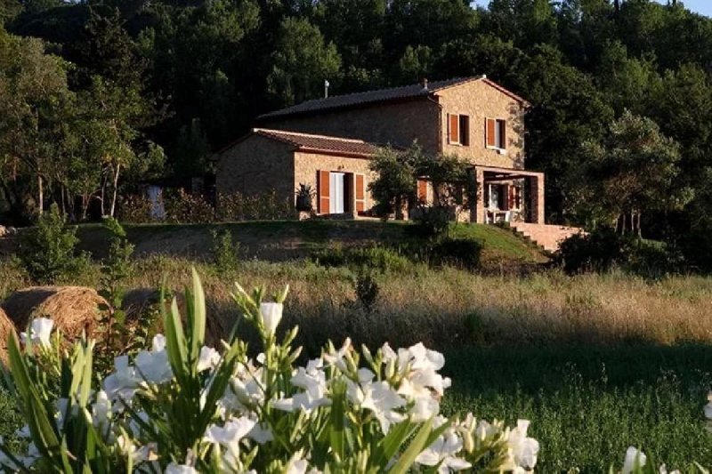 Villa in Montescudaio