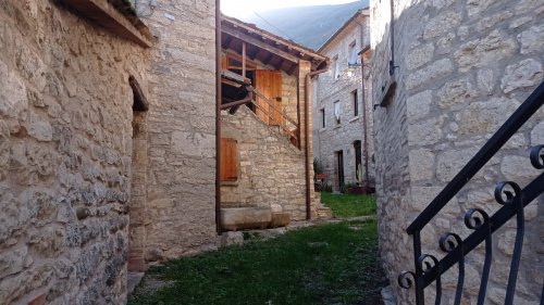 Hus från källare till tak i Piobbico