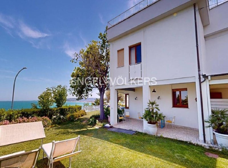 Villa a Rocca San Giovanni