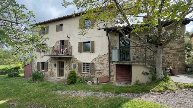 Semi-detached house in Seggiano