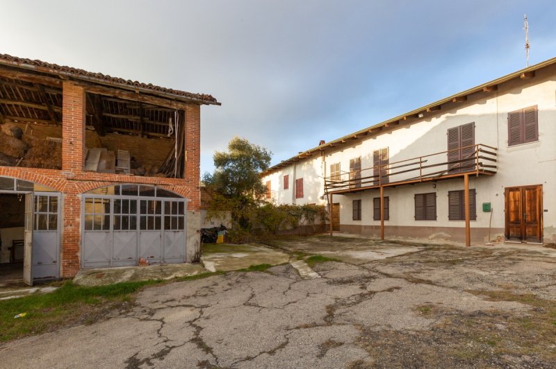 Semi-detached house in Alfiano Natta