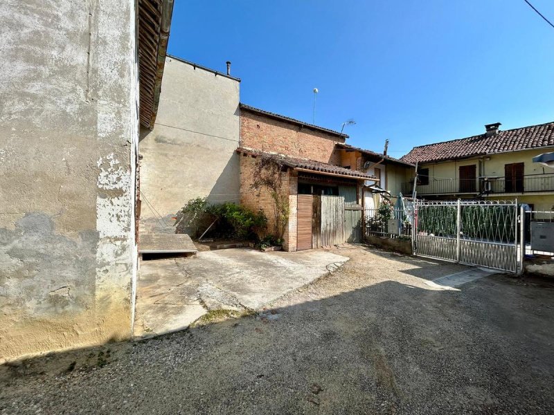 Half-vrijstaande woning in Castagnole Monferrato