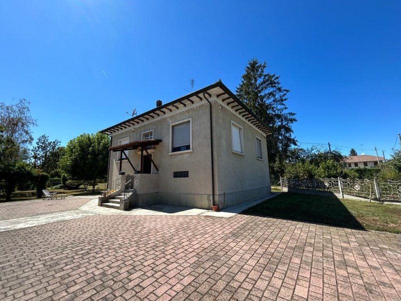 Detached house in Castagnole Monferrato