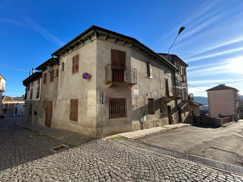 Casa geminada em Castell'Alfero