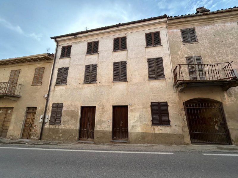 Casa geminada em Castell'Alfero