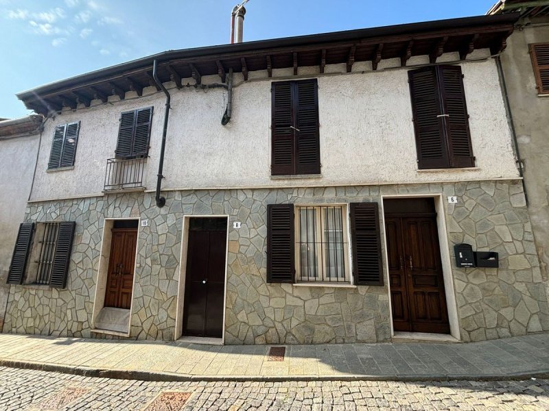 Casa geminada em Castell'Alfero