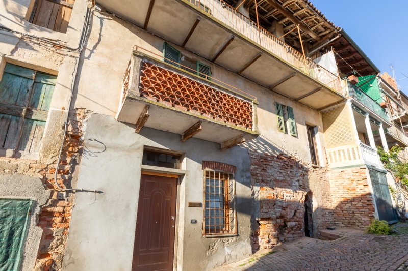 Half-vrijstaande woning in Montemagno