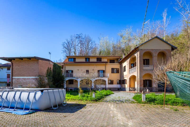 Особняк из двух квартир в Кастелл'Альферо