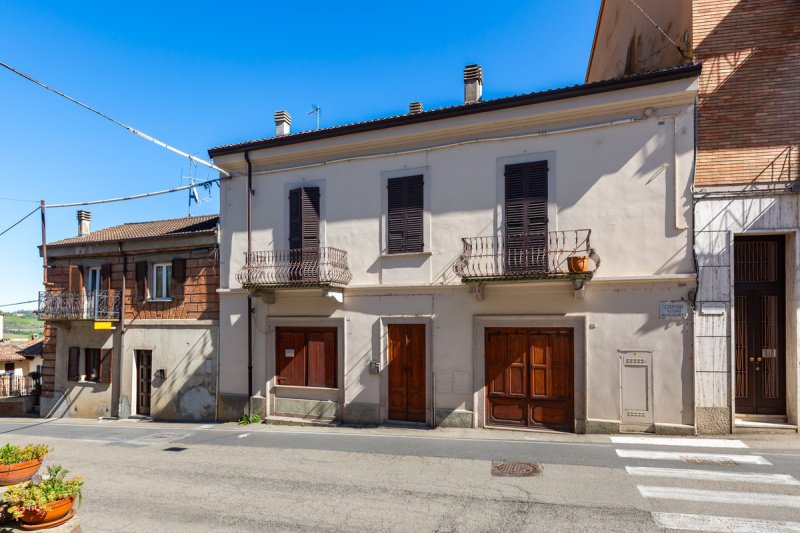 Особняк из двух квартир в Монкальво