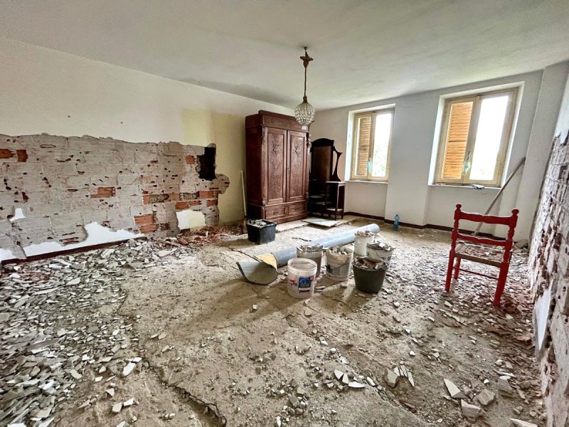 Semi-detached house in Penango