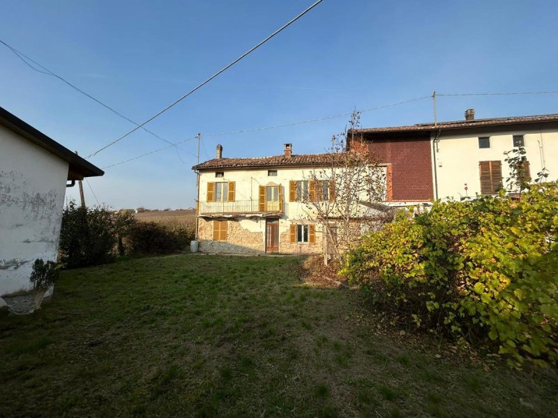 Semi-detached house in Penango