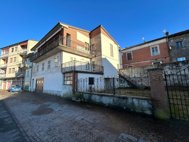 Semi-detached house in Castell'Alfero