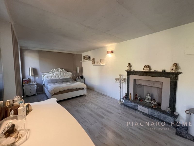 Особняк из двух квартир в Трезана