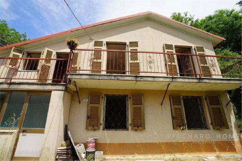 Casa indipendente a Zeri