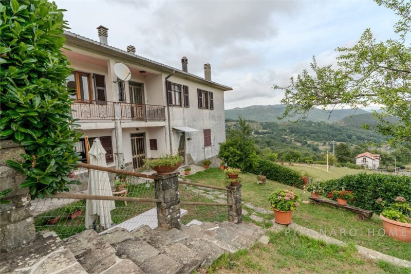 Casa indipendente a Zeri