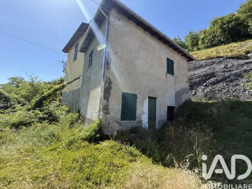 Casa geminada em Isola del Cantone