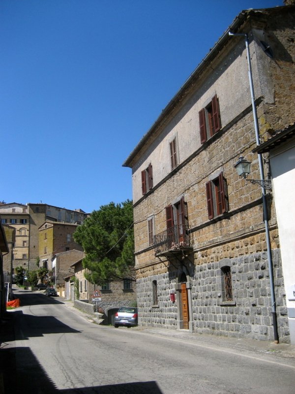 Hus från källare till tak i Porano