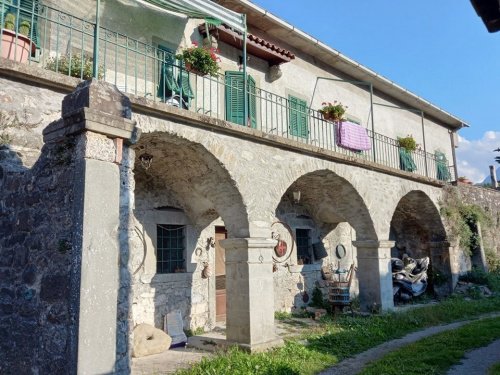 Casa geminada em Casola in Lunigiana