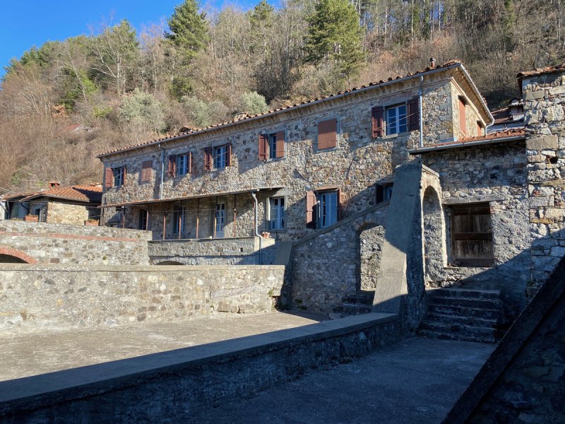 Historiskt hus i Minucciano