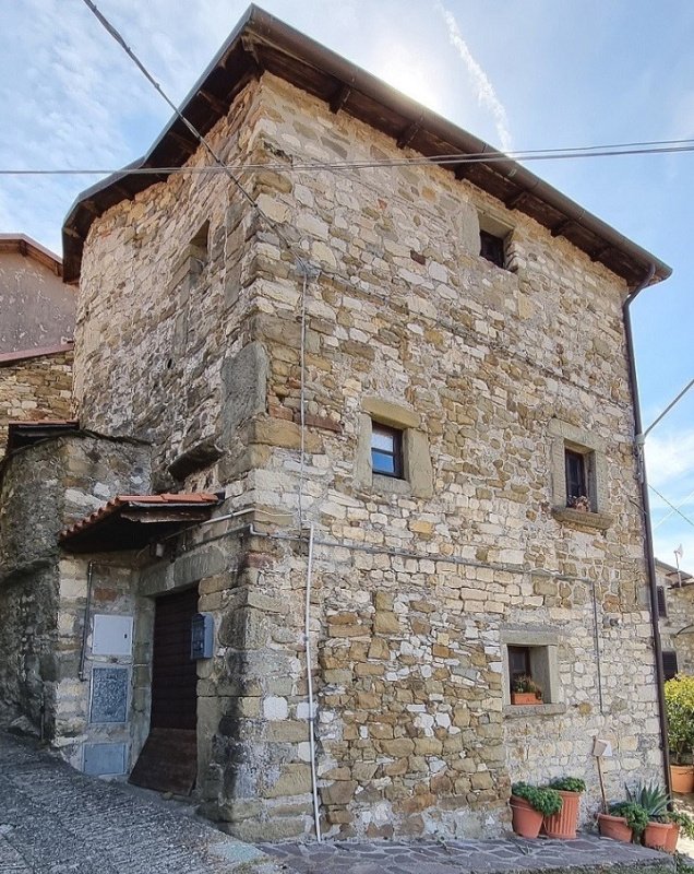 Casa geminada em Casola in Lunigiana