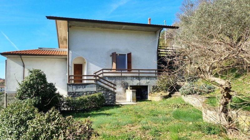 Detached house in Fivizzano