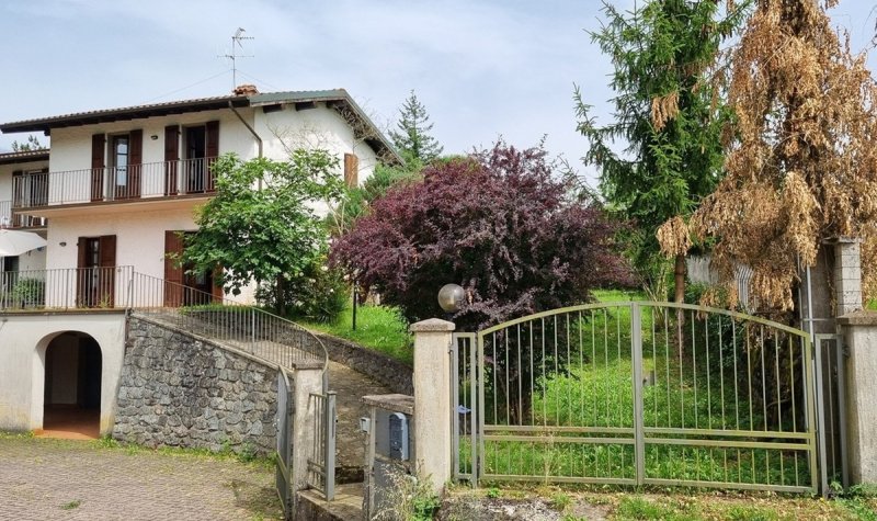 Semi-detached house in Aulla