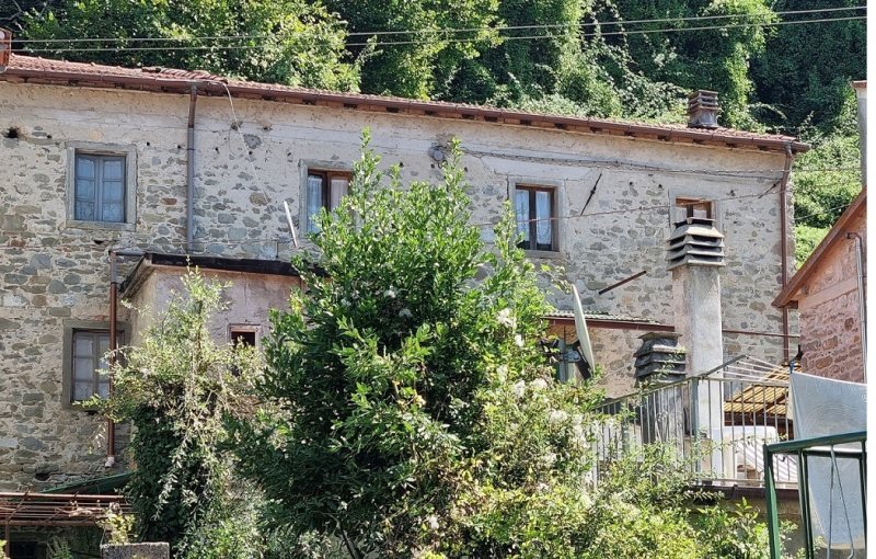 Parhus i Casola in Lunigiana